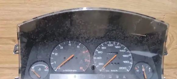Mazda 626 Speedometer (instrument cluster) GR12G