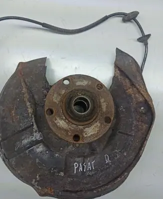 Volkswagen PASSAT B5 Rear wheel hub