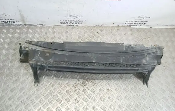Volvo XC70 Front bumper skid plate/under tray 09484049