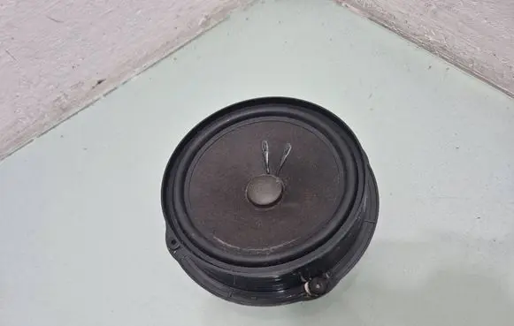 Skoda Octavia Mk3 (5E) Front door speaker 5E0035411A