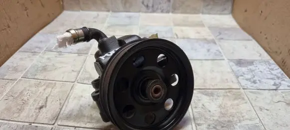 Ford Focus Power steering pump XS4E3A733AC