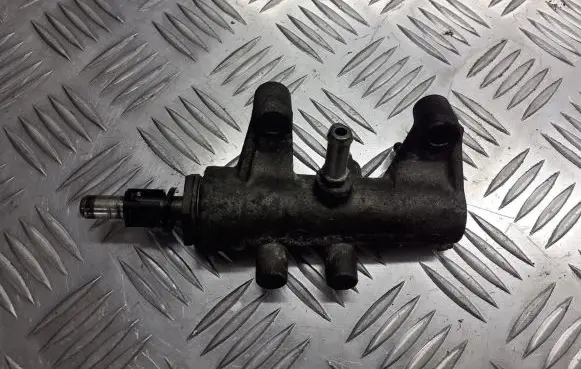 Opel Vectra C Fuel distributor 55183043