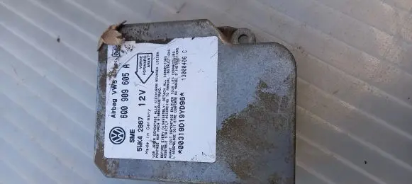 Volkswagen Golf IV Airbag deployment crash/impact sensor