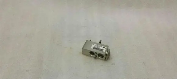 Mercedes-Benz A W176 Air conditioning (A/C) expansion valve A2468300084