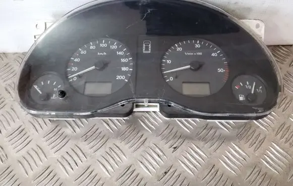 Speedometer (instrument cluster)
