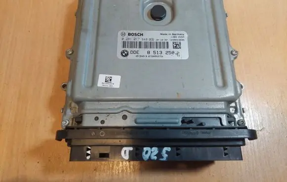 BMW 5 F10 F11 Engine control unit/module ECU 0281017648 8513250 030129025