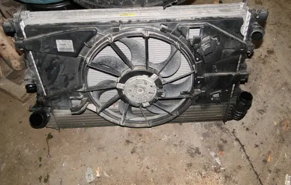 Renault Laguna III Coolant radiator