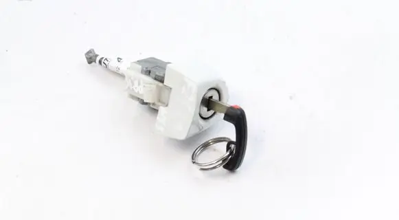 BMW X3 F25 Front door lock 7205784 51217205784