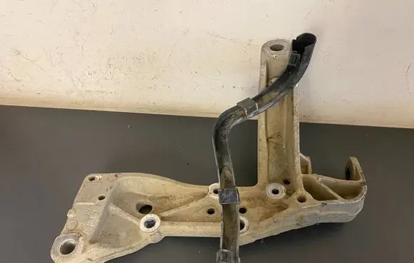 Volkswagen Touran I Front subframe