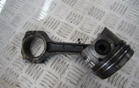 Volvo 460 Piston with connecting rod