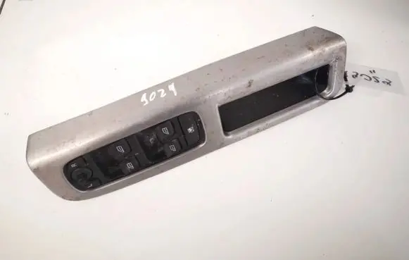Volvo V50 Electric window control switch 30710787 30710788