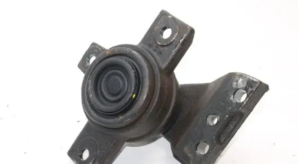 KIA Sorento Engine mount bracket