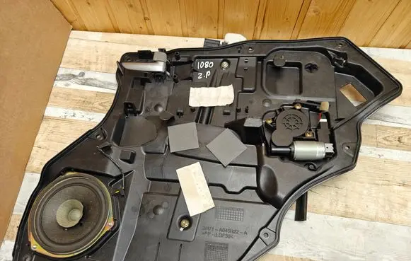 Regulador de puerta trasera con motor