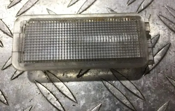 Peugeot 607 Number plate light