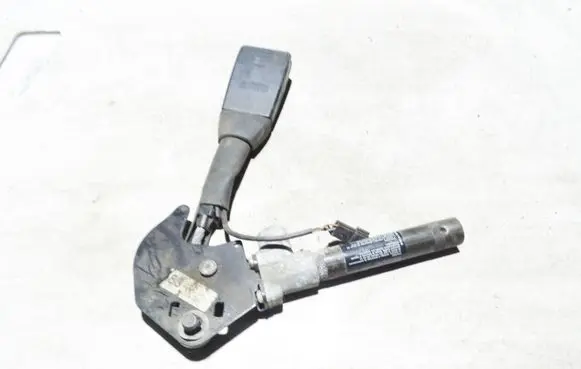 BMW 7 E38 Front seatbelt buckle 8240046