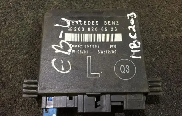 Mercedes-Benz C W203 Door control unit/module 2038206526 351369