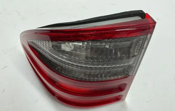 Mercedes-Benz E W210 Rear/tail lights 324127L
