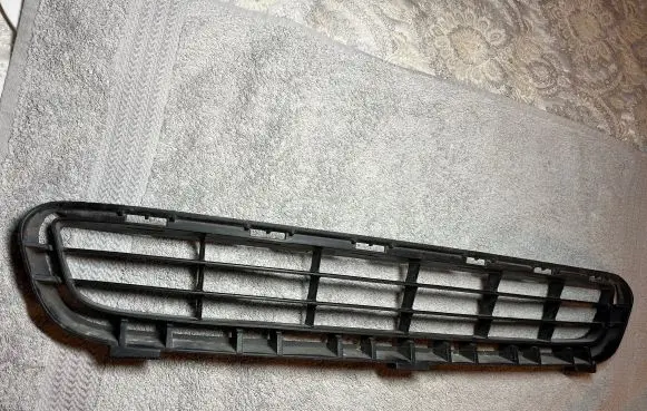 Toyota Camry Front bumper lower grill 531106010 5311-06010