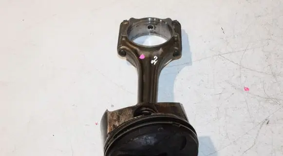 Volkswagen PASSAT B6 Piston with connecting rod 06BH 82403