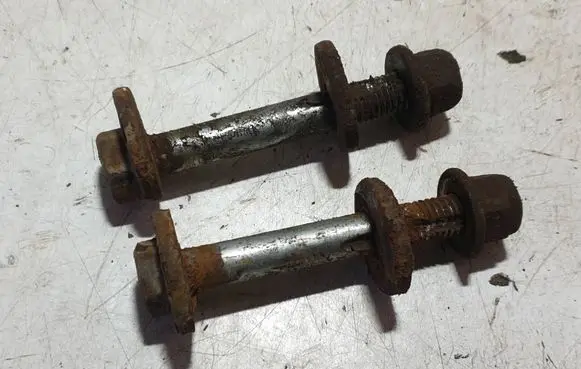 Volvo XC70 Rear suspension camber bolt 