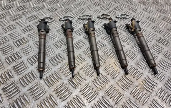 Volvo V70 Fuel injectors set 31303238 110303 0445116046