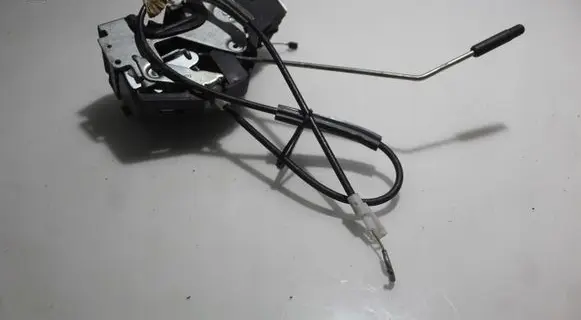 Volkswagen Fox Front door lock