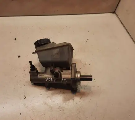 Volvo V70 Brake fluid reservoir 8646006