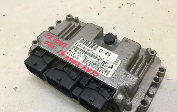 Peugeot 1007 Engine control unit/module 9657600680 0261208904