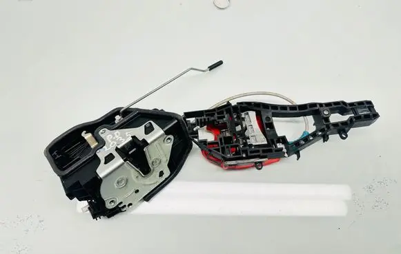 BMW 3 F30 F35 F31 Front door lock 7202146 A053702