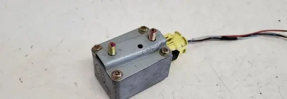 Mitsubishi Pajero Airbag deployment crash/impact sensor MR461646 2523000741 030741061U9