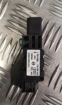 Audi A4 S4 B6 8E 8H Airbag deployment crash/impact sensor 8e0959651