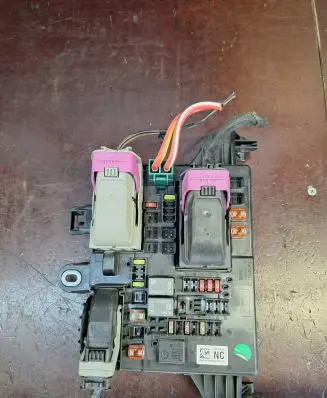 Opel Insignia A Fuse module 13277319 06310902211