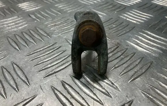 Nissan Juke I F15 Fuel Injector clamp holder 
