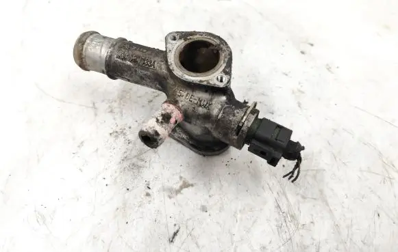 Audi A6 S6 C5 4B Engine coolant pipe/hose 038121133A