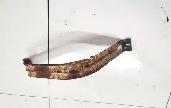 Fuel tank mounting bracket