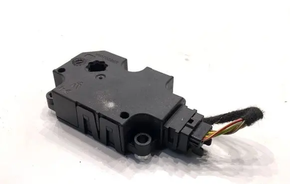 Audi A7 S7 4G Air flap motor/actuator CZ1139300857