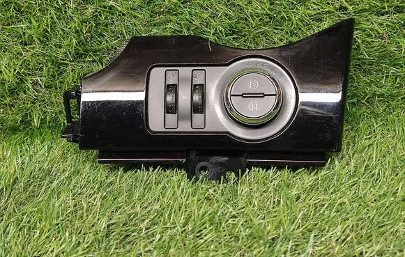 Chevrolet Orlando Light switch 13301758
