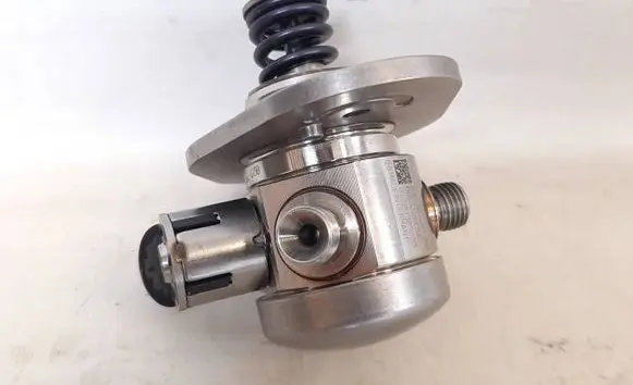 BMW M8 F91 F92 G14 G15 Mechanical fuel pump 8648176 13518648176