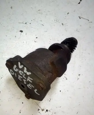Volkswagen Golf III Vacuum pump 068145207