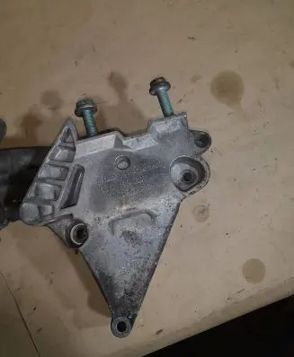 Volkswagen Golf Plus Engine mounting bracket 03G199207A V550KTS82