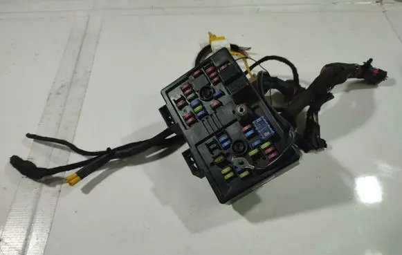 Chevrolet Captiva Fuse box set 96821082