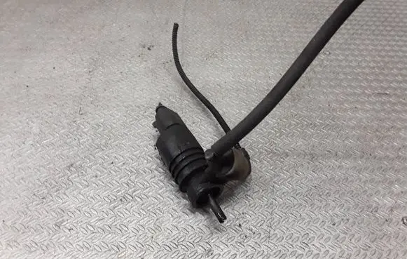 Mercedes-Benz B W245 Windscreen/windshield washer pump 