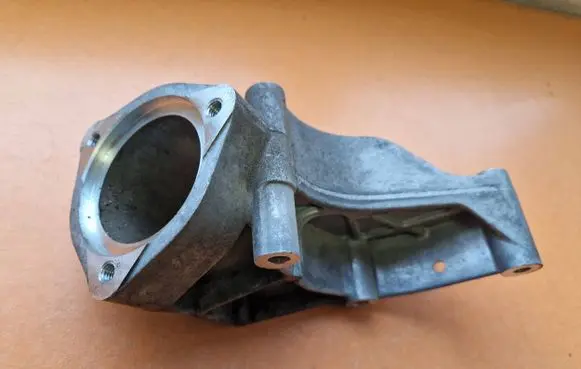 Opel Zafira C Driveshaft support bearing bracket 13349212