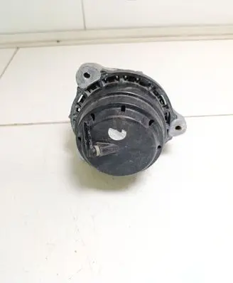 BMW 5 G30 G31 Engine mount bracket 2680070 268007001 F045017826