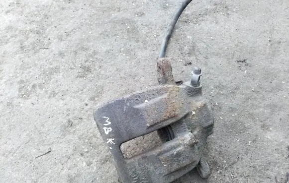 Mercedes-Benz C W203 Front brake caliper