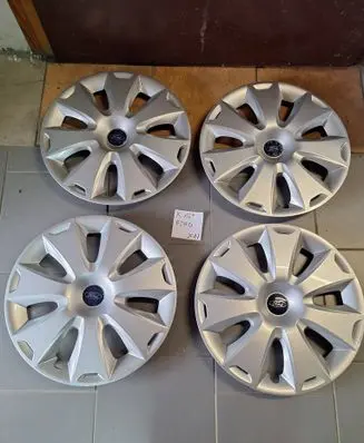 Ford Focus R16 wheel hub/cap/trim AM511000BA