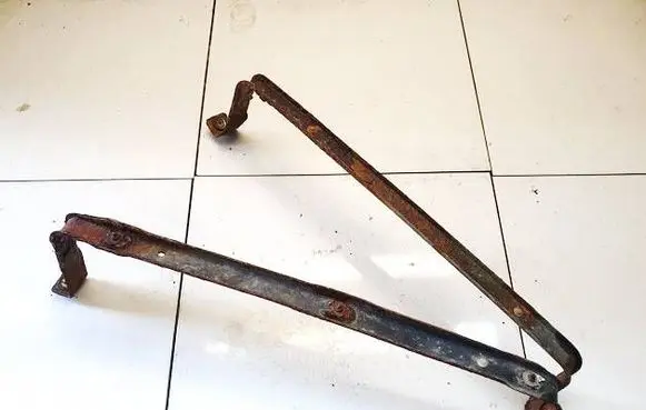 Ford Grand C-MAX Fuel tank mounting bracket