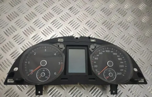 Volkswagen PASSAT B7 Speedometer (instrument cluster) 3AA920870D