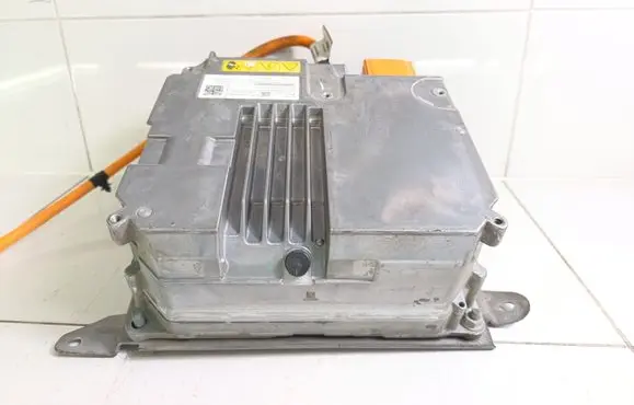 Voltage converter inverter