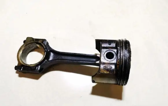 Ford Focus Piston with connecting rod